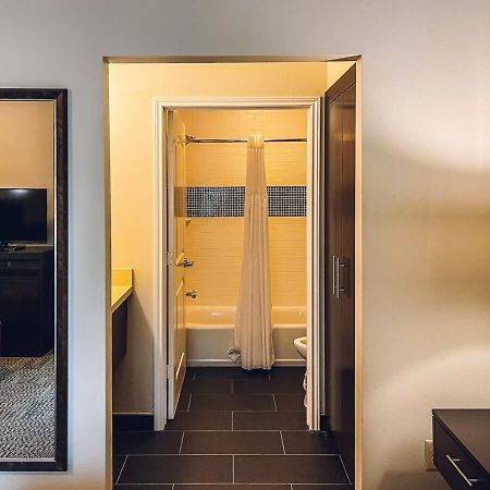 Free Parking Free Wifi With Kitchen Washer Dryer Relux Studio Group 2 Leilighet Houston Eksteriør bilde