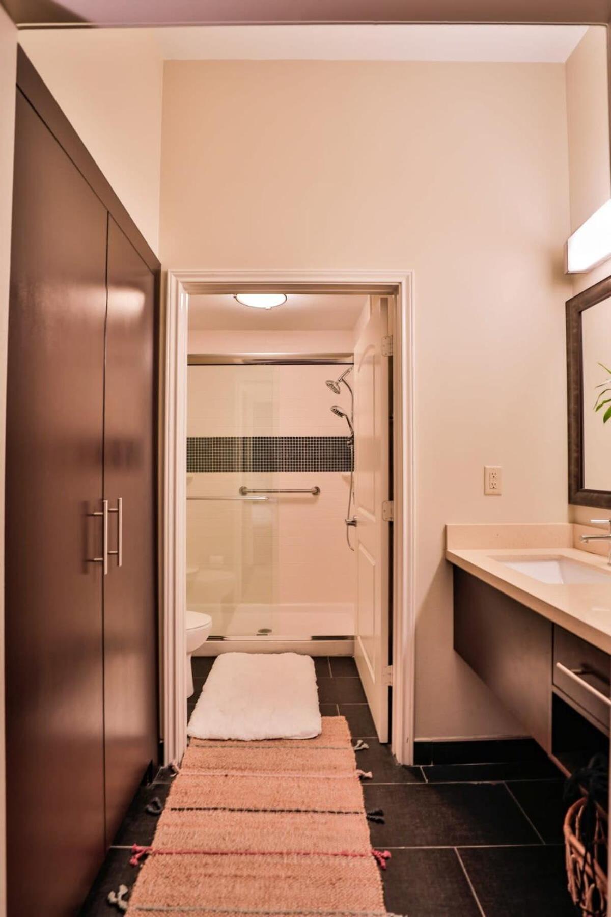 Free Parking Free Wifi With Kitchen Washer Dryer Relux Studio Group 2 Leilighet Houston Eksteriør bilde